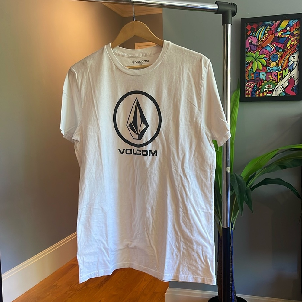 Volcom T Shirt -White light weight- Men’s Large